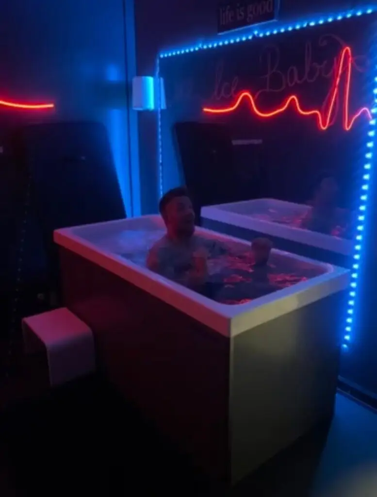 Image #1 from Derik - Stretch'd Out Buffalo